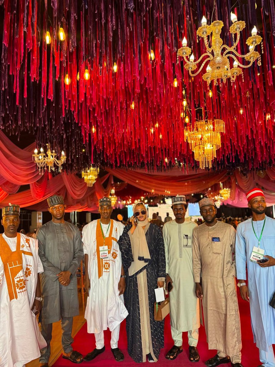 ᗩbuᗩyaan tweet media