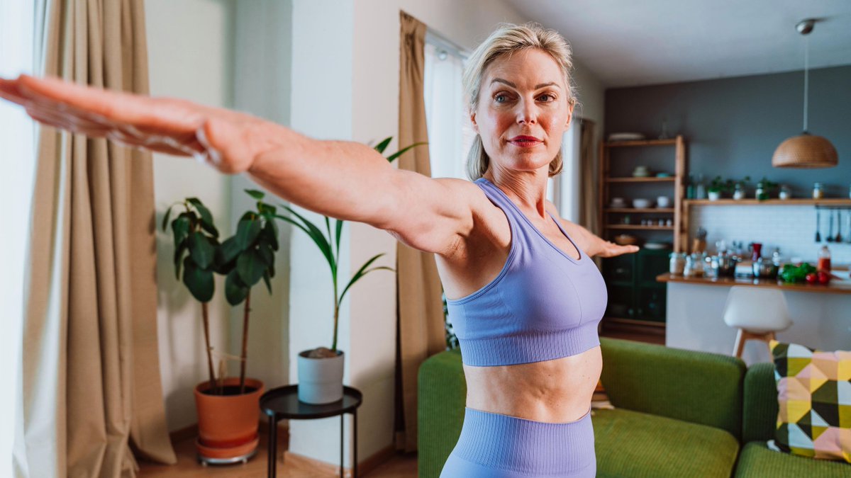 Jay52_TX's tweet image. Can’t do sit-ups? These are the 4 standing core exercises I recommend if you can’t get on the floor || #Fitness #FitnessTips #Workouts go.pediadigital.com/mvny44
