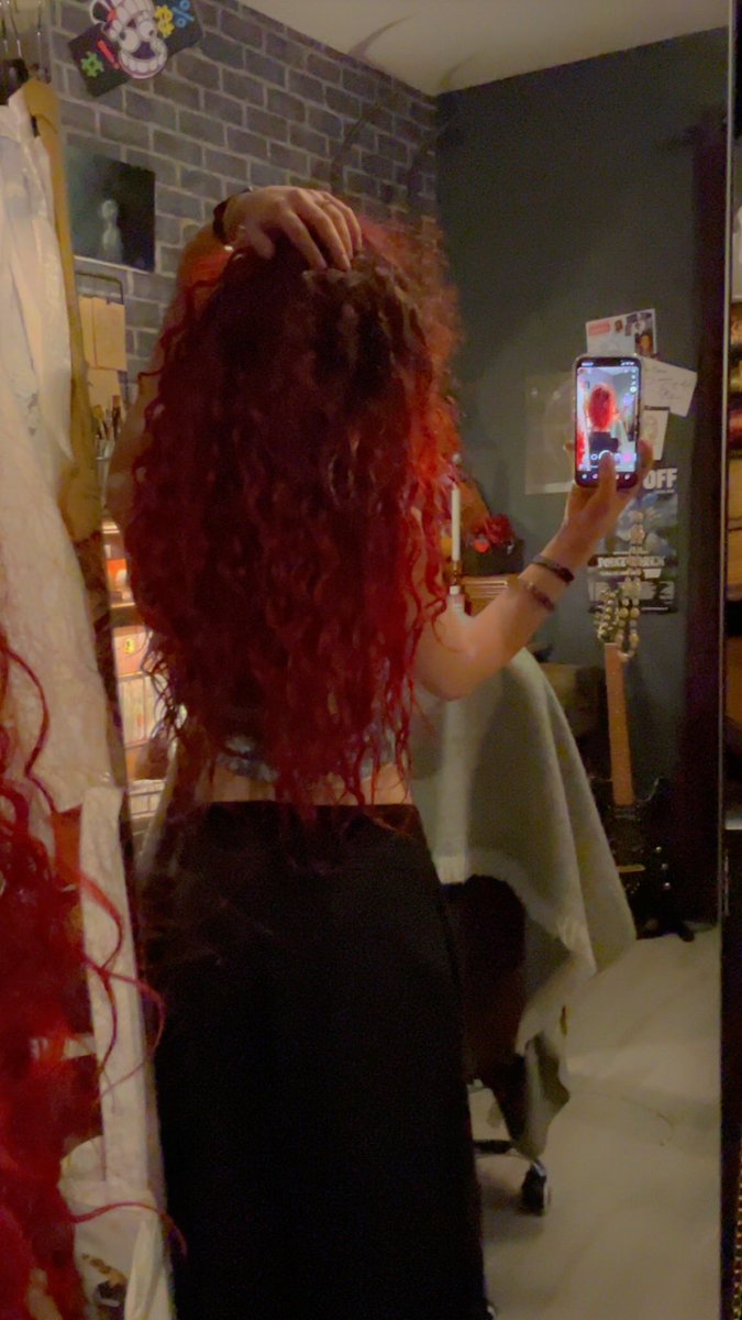 EnoraBelmont's tweet image. One year of growth its a woah !
My hair don’t have time 🤣

#longhair #hair #redcurlyhair