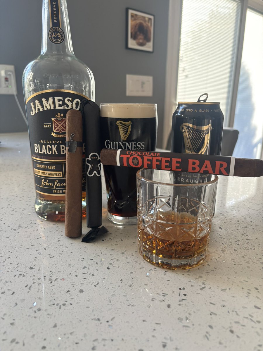 Shed_Stories's tweet photo. Stogies pulled 🔥 All Ezra Zion tonight — Chocolate Toffee Bar hitting different with a pour of Jameson Black Barrel and a cold Guinness on the side. Perfect Sunday wind-down.
#CigarLife #EzraZion #JamesonWhiskey #Guinness #CigarsAndWhiskey #Stogie #WhiskeyLover #ChocolateToffeeBar #celebrating