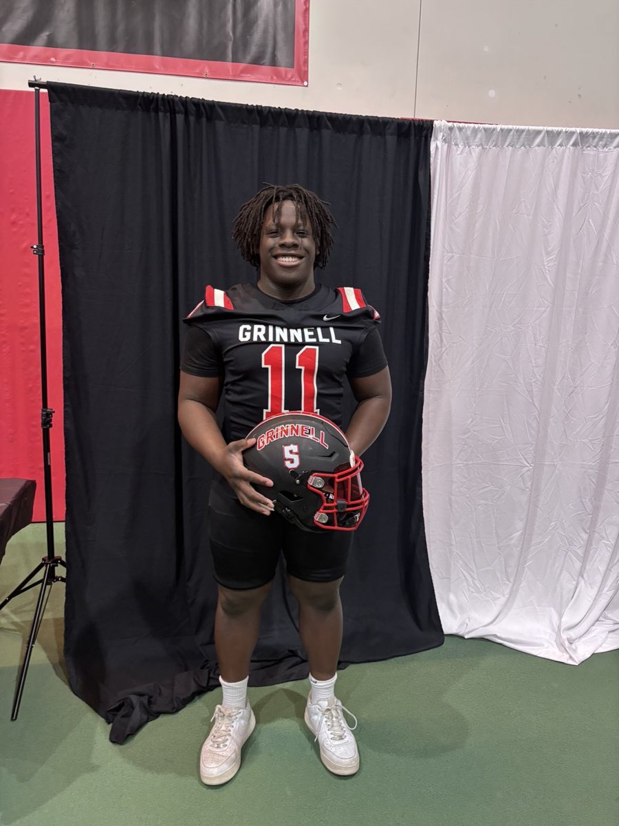 reesekoroma27's tweet photo. Had a great visit this past weekend  at @Grinnell_FB It was a great experience getting to meet with the coaches and players and getting to tour the facilities. Thank you @CoachBlalock44 &amp; @HFCBarnes 

@HHSRecruiting @Coach_LColvin @scoreeveryplay3 @PTAFrisco @TEP5252 https://t.co/nMa63w1TqB