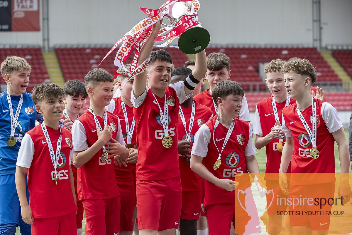 ScottishYouthFA's tweet image. A brilliant achievement! 🏆

Big well done to West End FC on becoming our 13s Cup Final winners 👏🎉

An outstanding effort built on resilience, energy and real togetherness throughout

#SYFAinspireCup #inspired @inspiresport @CollargeImages
@west_endfc