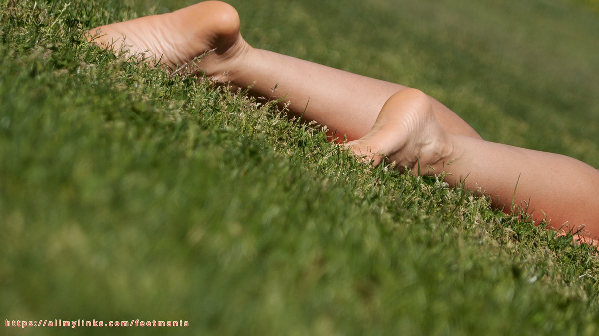 Real candid feet tweet media