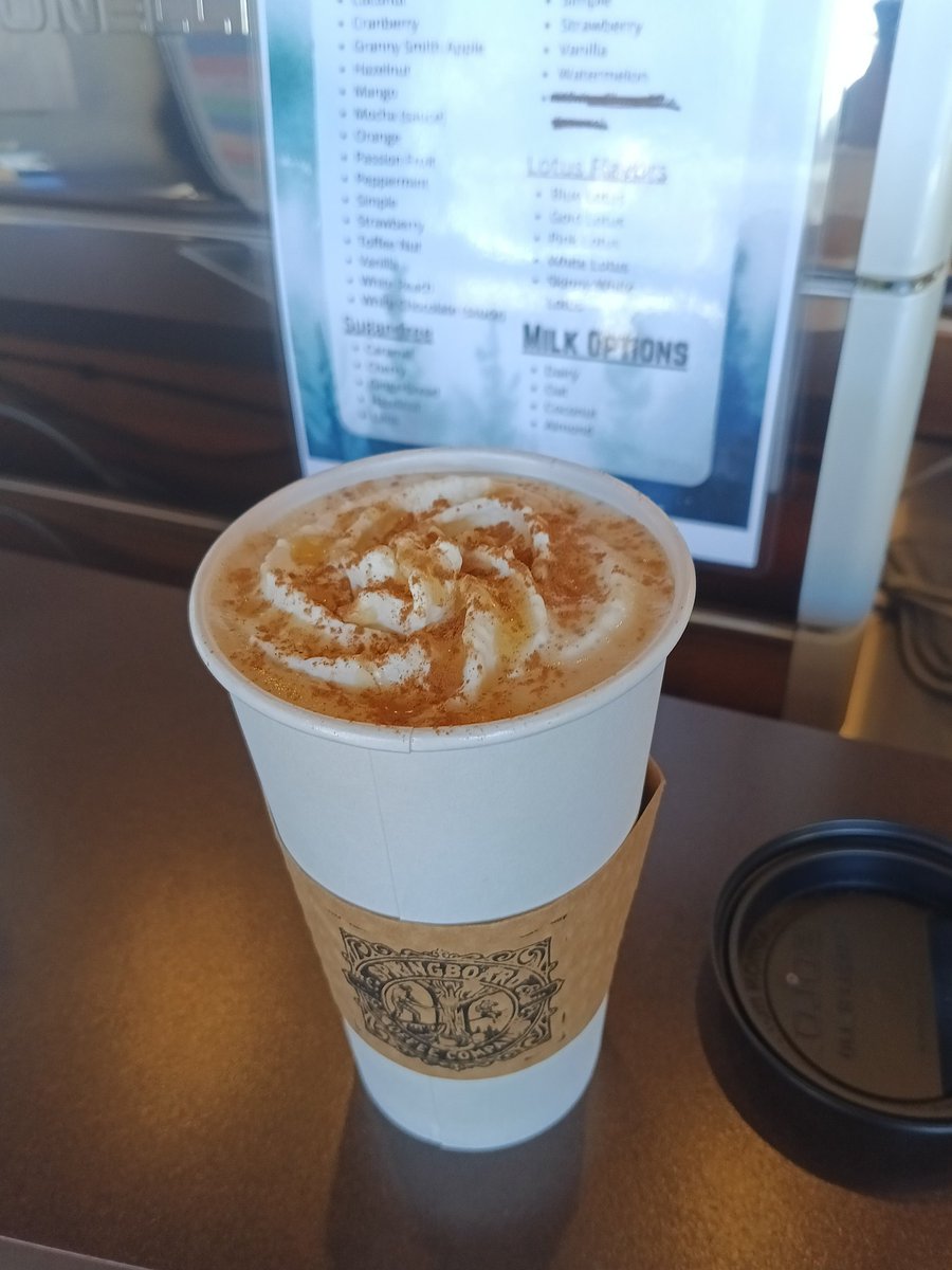 YOURTHATRUSSIAN's tweet image. Super super tasty toasted coconut cream latte 

Also here's a photo with no lip makeup 😁#coffee #Sergal