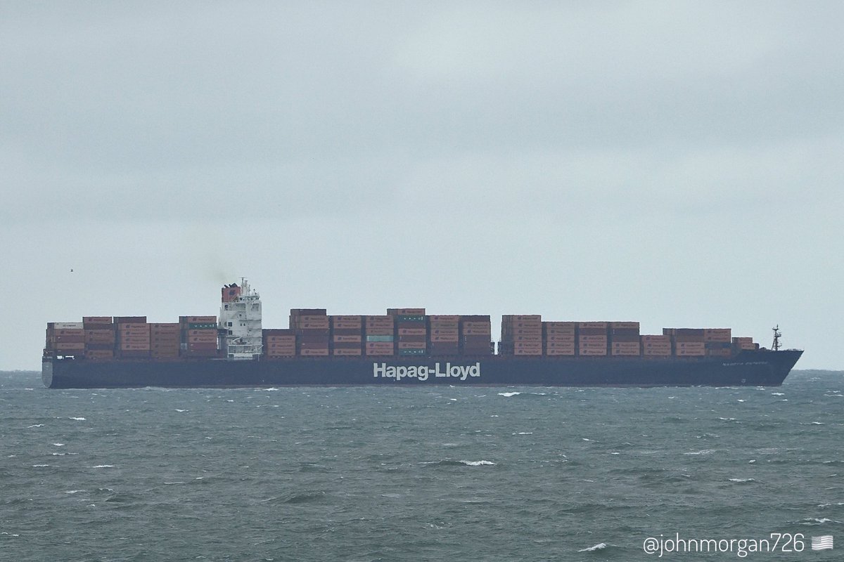 johnmorgan726's tweet photo. At 335 meters the #HapagLloyd Vienna Express-class #ContainerShip NAGOYA EXPRESS, IMO:9450428 en route to New York, flying the flag of Liberia π±π·. #ShipsInPics #NagoyaExpress https://t.co/KKz45TzNjv