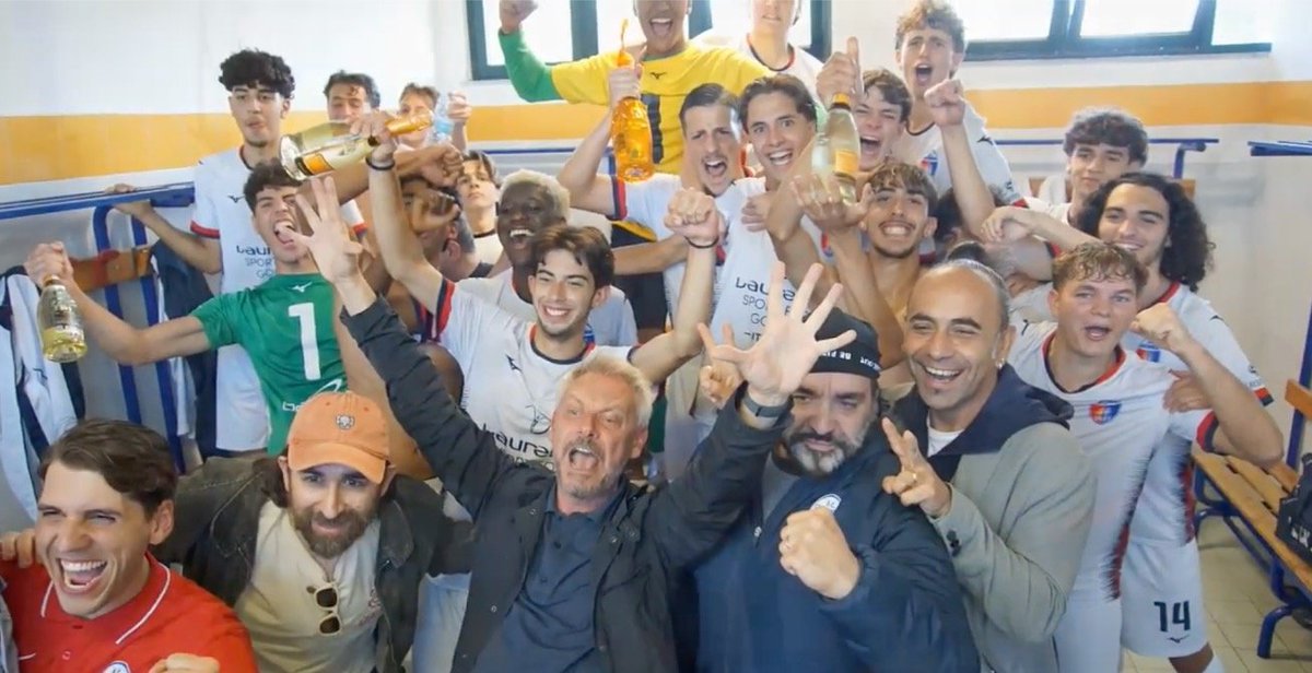 ScCaronnese's tweet photo. FESTA JUNIORES, CHE BELLO! IL VIDEO UFFICIALE
I cadetti della Caronnese vincono il campionato regionale e sono promossI nella categoria Elite. Ecco il video celebrativo dei festeggiamenti. BRAVI RAGAZZI!!!
https://t.co/X2NSh8bUGk https://t.co/75mJLN94SJ