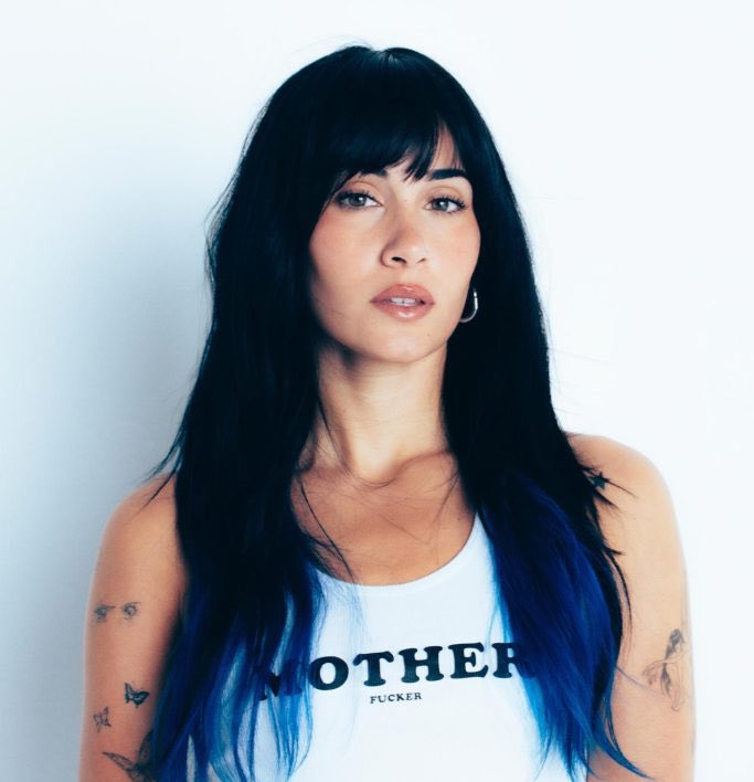 KRISTINA sobre AITANA en BIMBOFICADAS:

“tenemos que unirnos con las chicas del pop. aitana es durísima, es más dura que el 60% de hombres raperos que hay ahora mismo en españa”
