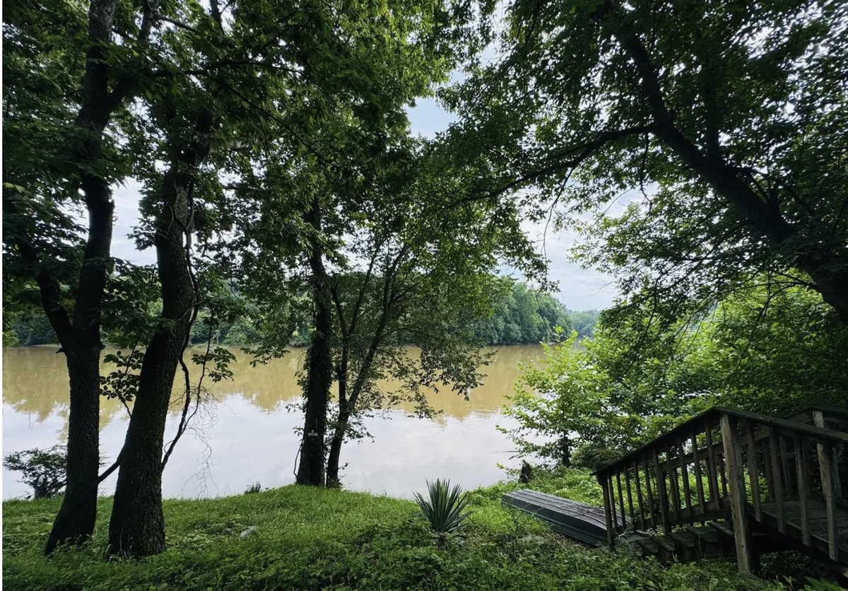 oldhouseunder50's tweet image. Hidden 1967 Gem in #Virginia with #ShenandoahRiver #Views – $120K.  
oldhousesunder100k.com/under-150k-sun…