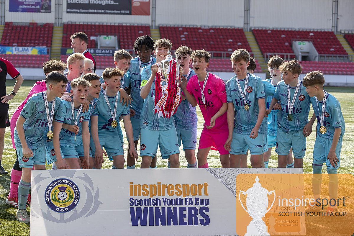 ScottishYouthFA's tweet image. A great result! 🏆

Massive congratulations to Giffnock SC on claiming the 14s Cup Final title 👏🎉

A superb display of determination and team spirit all the way

#SYFAinspireCup #inspired @inspiresport @CollargeImages @Giffnock_SC