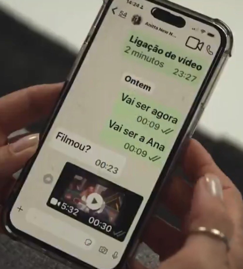 a Anitta pedindo pra Xuxa filmar a vitória da ana vou morrer