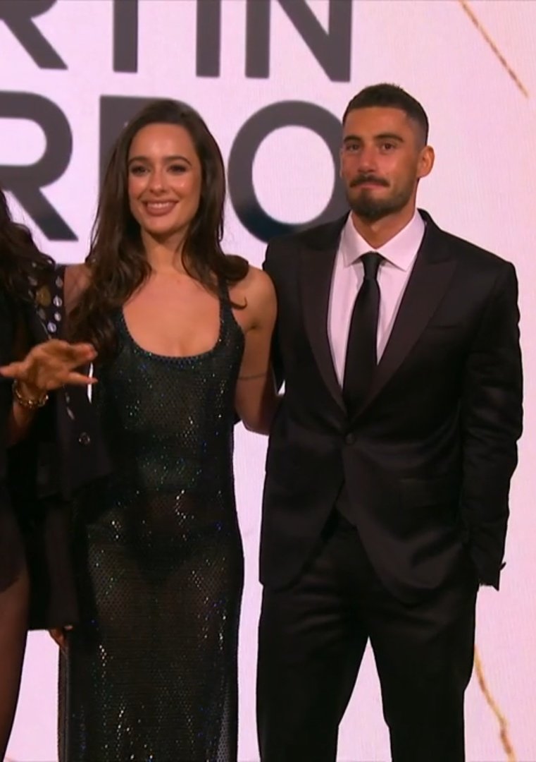 ChismesConUri tweet media