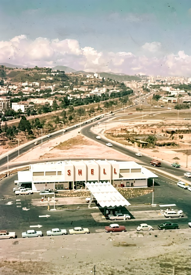 YosseCcs's tweet photo. Estación de servicio Shell, estuvo ubicada en la Autopista Francisco Fajardo, años 60. https://t.co/DngrZnfPD4