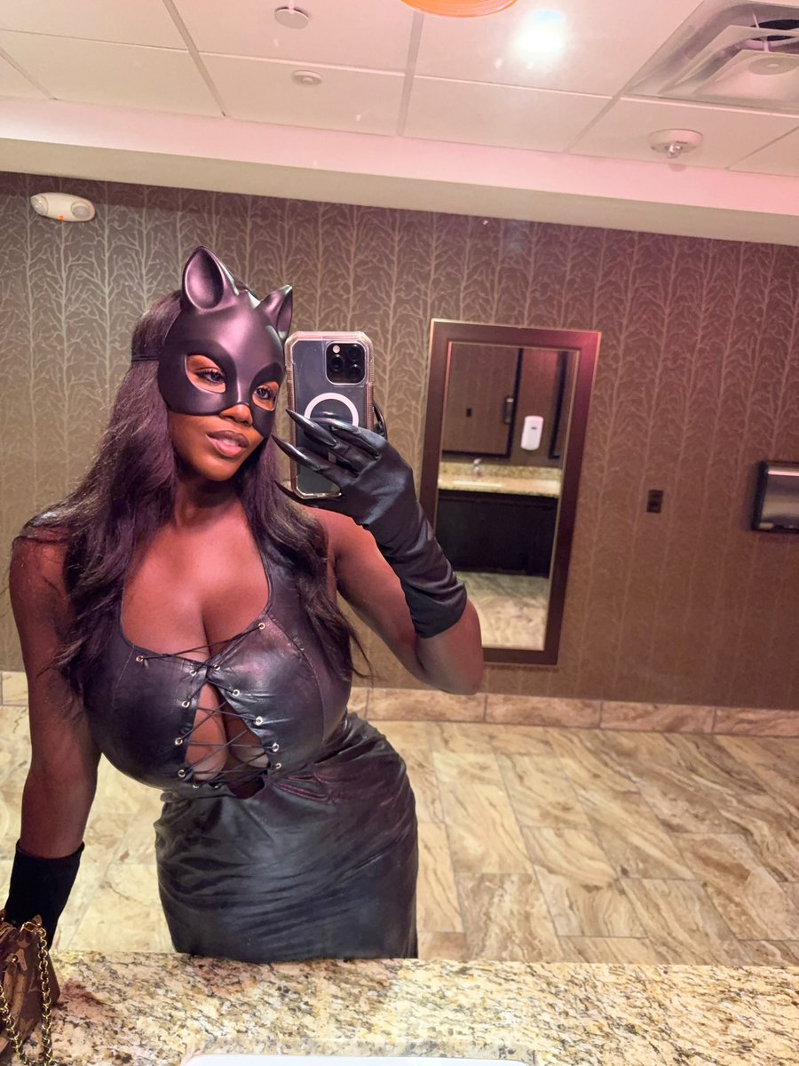 Ellie The Empress tweet media