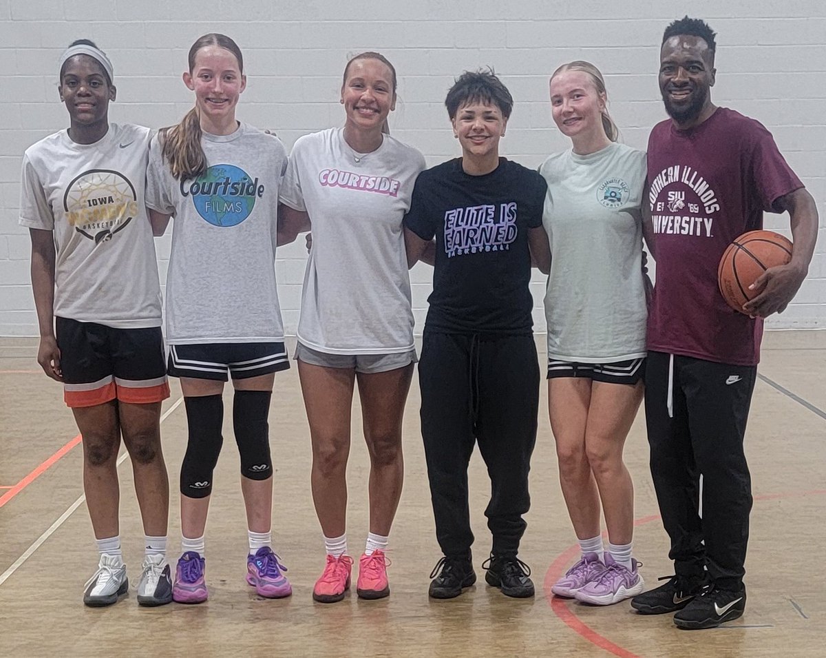 CourtFlourish's tweet photo. We got better today! Point Guard University! @MyaMcMath30 @AudreyDanler30 @AlyviaMccorkle @Jossyj22 @AlainaD04 https://t.co/E1tudq2WOE