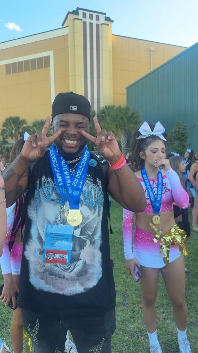 YALL DONT UNDERSTAND HOW ICONIC THIS MAN IS!!!! miking lee just won two world championships within the span of two hours. like seriously who’s doing it like him???? forever proud of you 🩵🩵 <a href="/Choreokid_11/">BΔΚ 🐝</a>