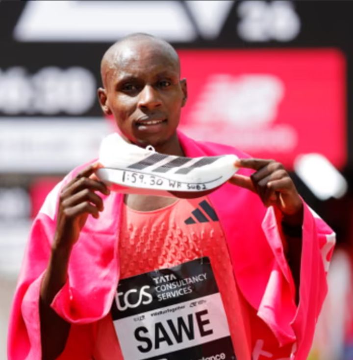 ndizeyejo1988's tweet photo. Umunya-Kenya, Sabastian Sawe, yanditse amateka muri Marathon, ku ntera y'ibilometero 42 akoresheje igihe kiri munsi y’amasaha abiri, kuko yashyizeho agahigo gashya muri London Marathon akoresheje 1:59:30.akayeho agahigo kari gafitwe na mwenewabo https://t.co/pEY97m40Ms