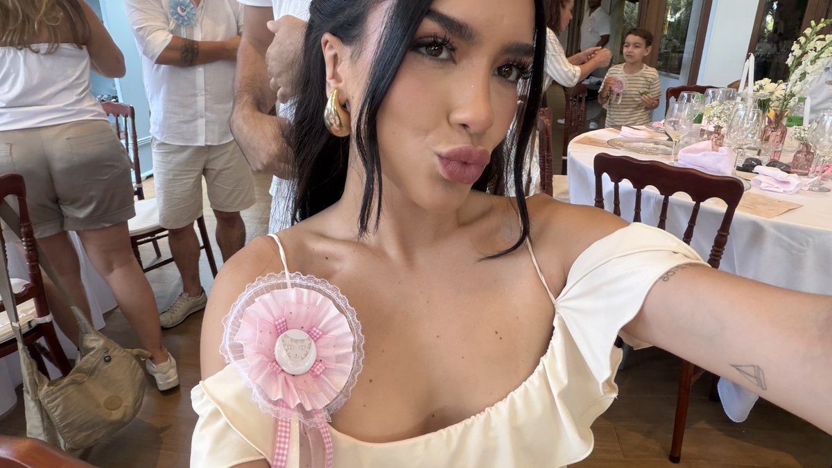 sandrona tweet media