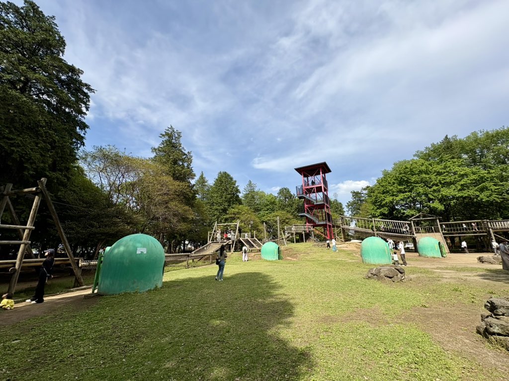 otakanofalcon's tweet photo. 気になってた茨城・古河市のネーブルパークに行きました！🌳から約1時間！🚙
・広い芝生＆大型遊具🛝
・ミニSL🚂
・地下迷路🪖
・ポニー🐴
・釣り堀🎣
・日帰り入浴施設&amp;サウナ🧖
・陶芸教室🍵
・蕎麦屋さん、パン屋さん🥐
・キャンプ＆バーベキューサイト🏕️🍖
大充実なのに入園料・駐車場無料！🆓 https://t.co/1YJGLzn4LB
