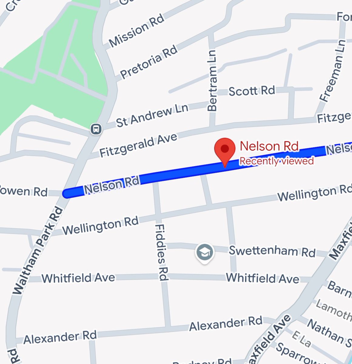 Raggahmufinzent's tweet image. A police team had to fire shots in the air to disperse a crowd of women engaged in a fierce brawl on Nelson Road in Kingston. The women armed with bottles and stones were going at each other. Some of the women were detained #Sunday #April #Jamaica