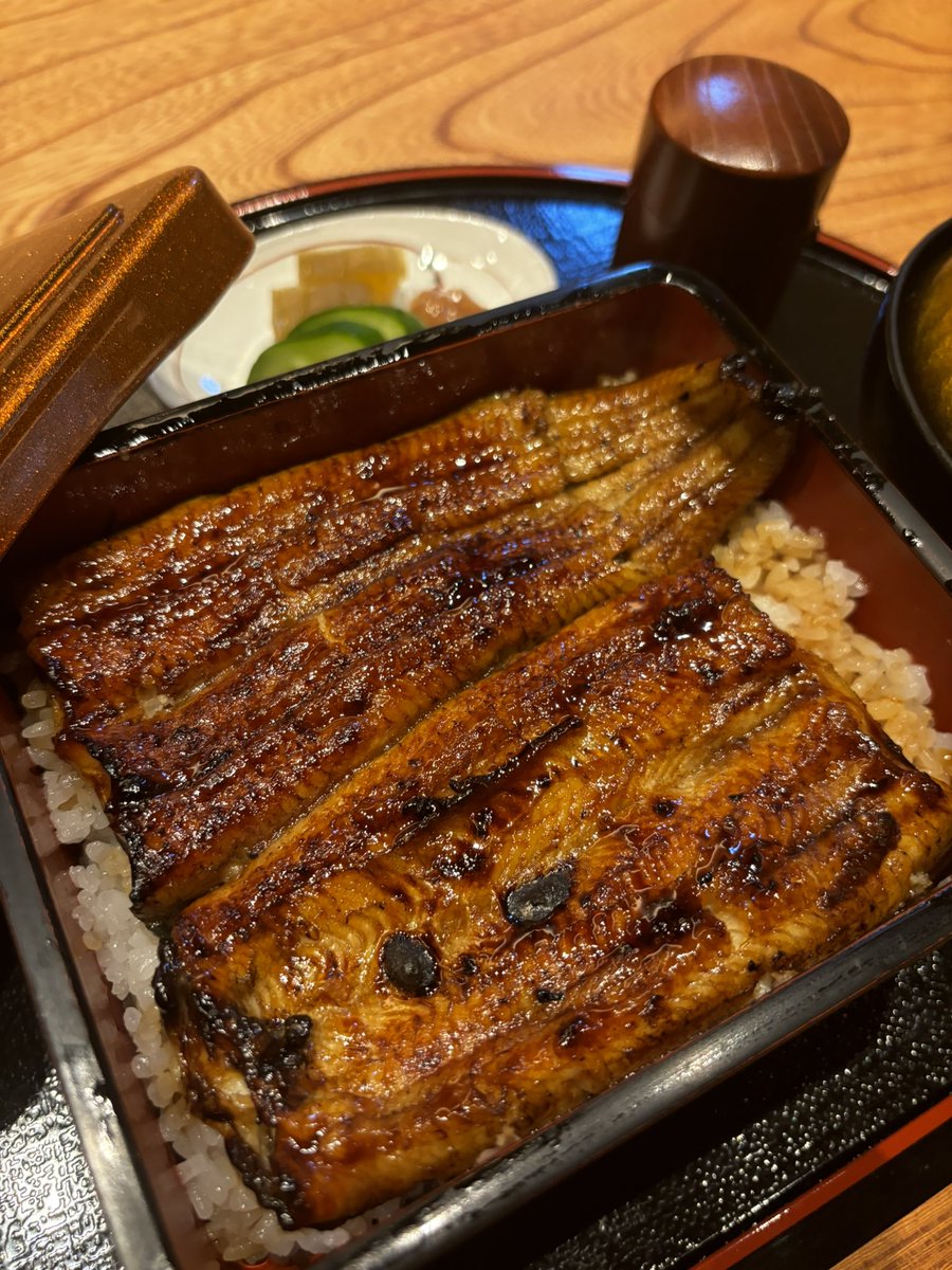 うなぎ一味亭(埼玉ふじみ野)の鰻焼いてる人 tweet media