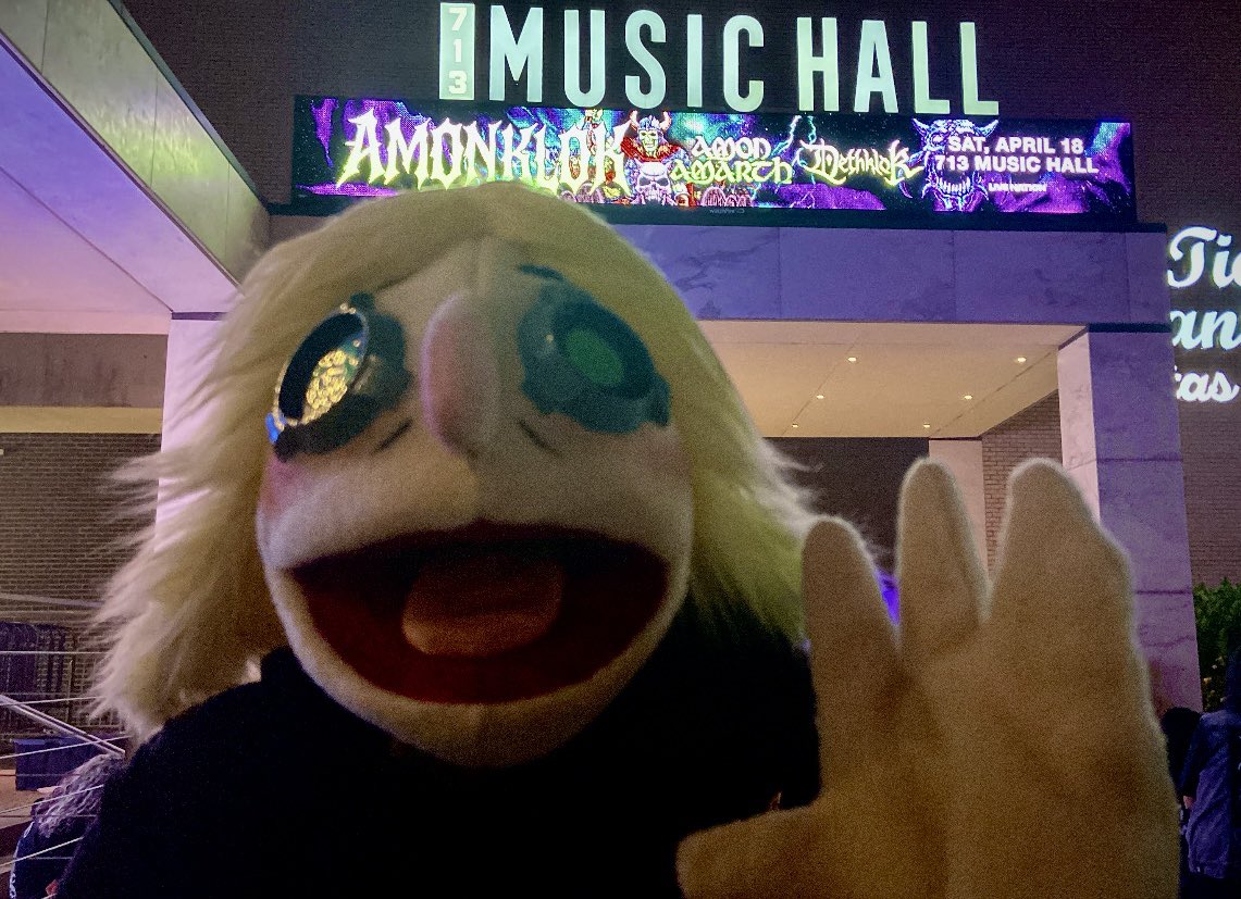 Brendon smalls took a photo of my puppet at the meet and greet. My creation exists in his phone. Very scary, very exciting. I’ll post more pictures once I draw over my face. 
———
#mtl meet knubbler muppet