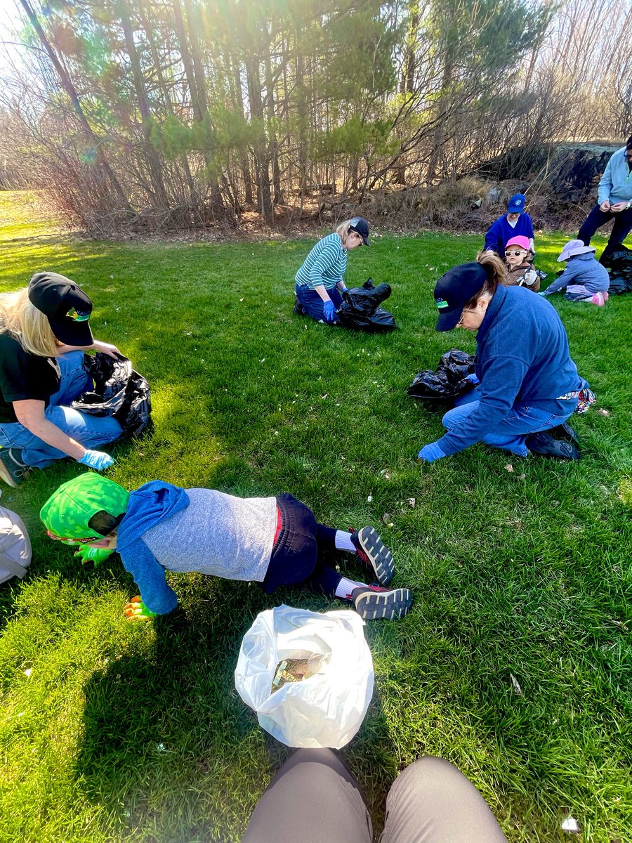 kanatalakesca's tweet photo. Spring Cleaning up the Capital - Kanata Lakes ♻️ 🍃 🗑️ 

Thank you to all our amazing volunteers who came out on this sunny Sunday to help! 👏

📍 Jim Malone Park 

https://t.co/9gLW0rQucj https://t.co/jNC1N8CGvc