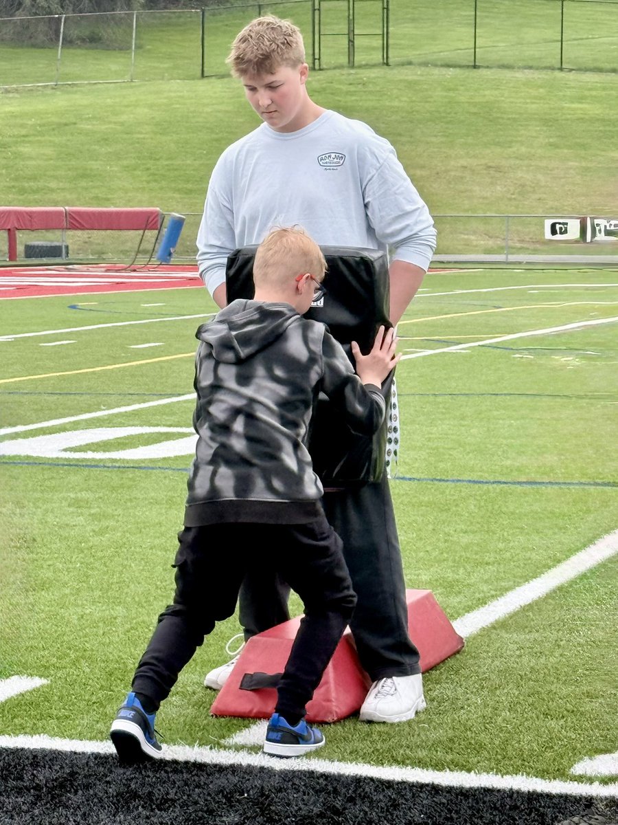 BishColt85231's tweet photo. Loved getting back on the field today for Indiana Youth Football! 🏈 Helping the next generation develop their skills reminds me why I started playing. Great day giving back to the community that supports us every Friday night.  
@IASDAthletics https://t.co/VBO2oxZxYa