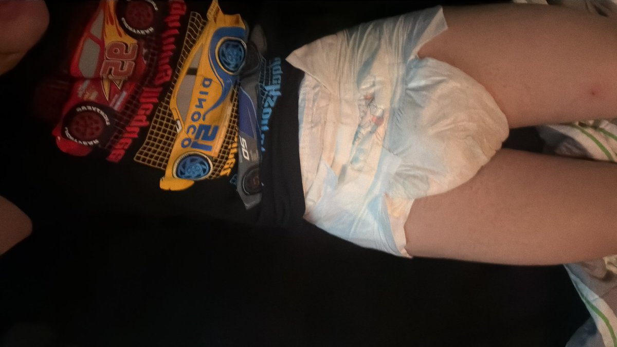 N4tsu_dragneel_'s tweet image. soaked but thankfully diapee caught it all! #abdl #little #abdldiapers #ageregression