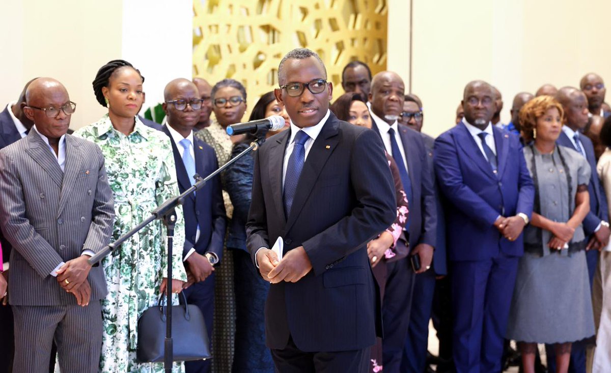Tchakpi228's tweet photo. La 5em république en marche, avec les images qui marquent l'histoire de notre pays le #Togo. A la veille de la célébration du #27Avril, date de l'#indépendance le président de la république Jean #lucienSanvideTové décoré par le président du conseil @FEGnassingbe.
@presidencecstg https://t.co/HjyeEdoYjc