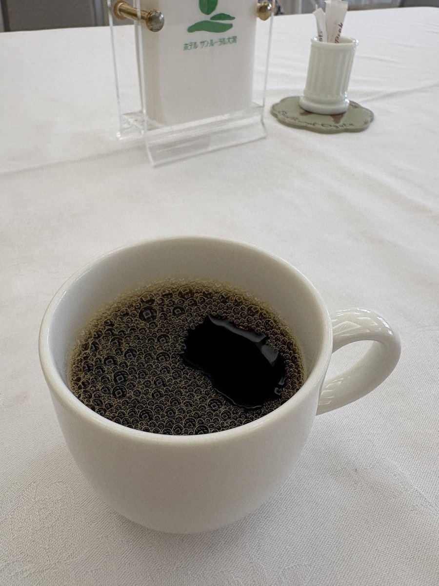 maonecoco's tweet image. おはようございます。
今朝はホテルでいただく一杯のコーヒー。
少しゆっくり流れる朝の空気に、ほっと気持ちが整います。
月曜日、今日もゆるりといきましょう。
#コーヒー #morningcoffee #ホテルの朝