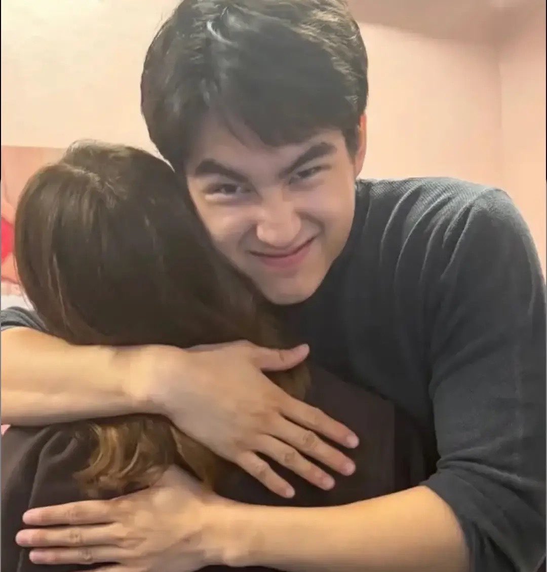 sunkissedverse's tweet photo. Six months of quietly choosing you, and finding comfort in the way you guys grow and dream together. You are my first-ever loveteam and seeing you both achieve your dreams side by side fills me with so much happiness. I’m grateful to witness your journey, always proud of you!🤎 https://t.co/166QWmLXud