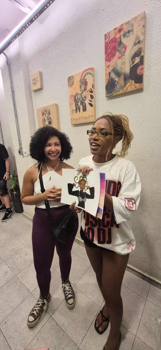 jessicargoes's tweet photo. E eu que fui ao Meet &amp; Greet da @baddiebony graças a @centralebony . Aproveitei e levei mimos para a diva. https://t.co/myRMktDGYR