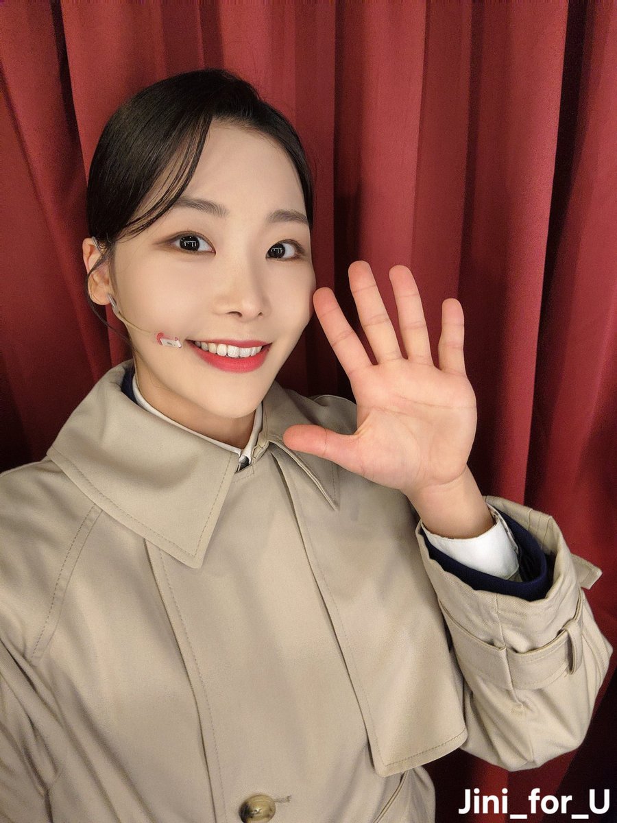 Jini_for_U's tweet photo. 유하명경의 졸업 기념 셀카를 공개합니다.

앞으로 꿈을 향해 나아가실 배우님께 많은 응원과 사랑 부탁드립니다💛 https://t.co/UHrKVJrdok