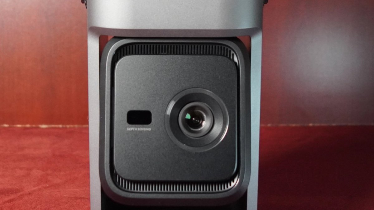projectorreview's tweet image. The Anker Nebula P1 projector features a high-performance fixed lens with a 1.2:1 throw ratio, allowing you to project a 100-inch image from just 8.7 feet away.

Learn more: bit.ly/3MkZ5eR

#ProjectorReviews #Projector #Anker #NebulaP1