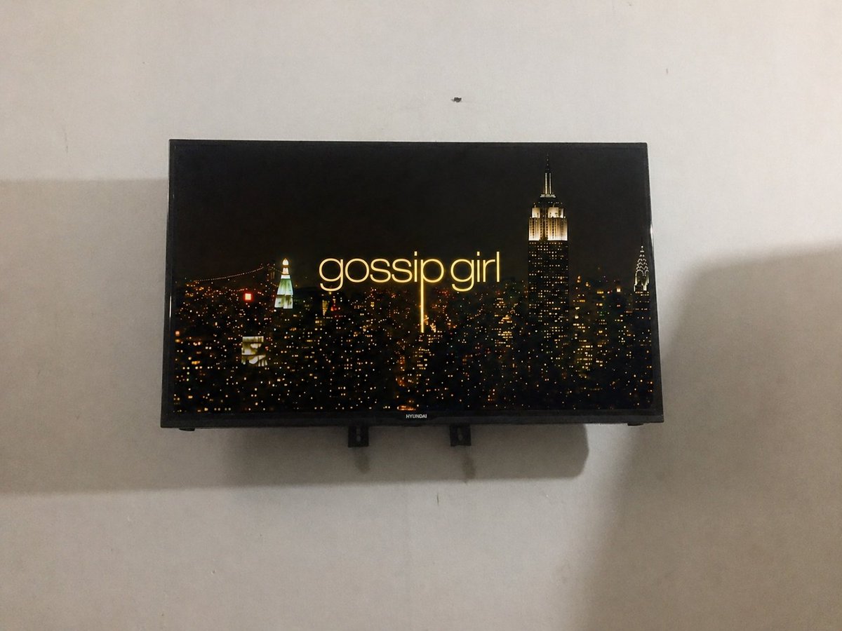 davherrr's tweet photo. empeze a ver gossip girl en pleno 2026, que debería saber? https://t.co/0HcLKhuzO3