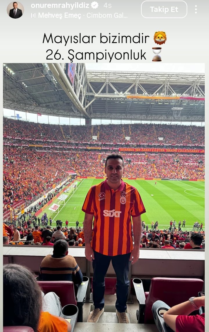 Kendisi Çiğli Belediye Başkanı... Kendi bölgesinin takımlarının maçlarına gitmez, buraya zaman ayırmaz ama İstanbul'u destekler... Sizin gibilere yazıklar olsun...