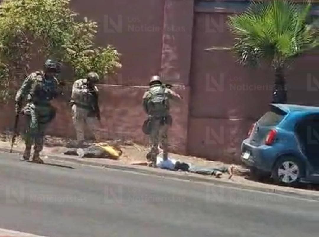 EJTO_FAM_GN's tweet image. Atoran a dos pollitos alucinado.

#Culiacán 🚨🚔| Persecución deja por lo menos dos detenidos y un vehículo asegurado sobre la av. Álvaro Obregón en las inmediaciones del fraccionamiento Montebello. 

#Noticias #Seguridad #Sinaloa #Policíaca #LosNoticieristas