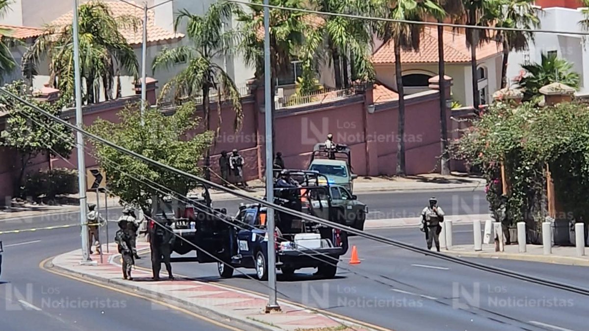 EJTO_FAM_GN's tweet image. Atoran a dos pollitos alucinado.

#Culiacán 🚨🚔| Persecución deja por lo menos dos detenidos y un vehículo asegurado sobre la av. Álvaro Obregón en las inmediaciones del fraccionamiento Montebello. 

#Noticias #Seguridad #Sinaloa #Policíaca #LosNoticieristas