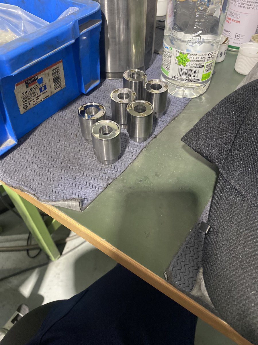 会社着✨

今から約20分瞑想タイム。。
これを9個研くところからスタートです。