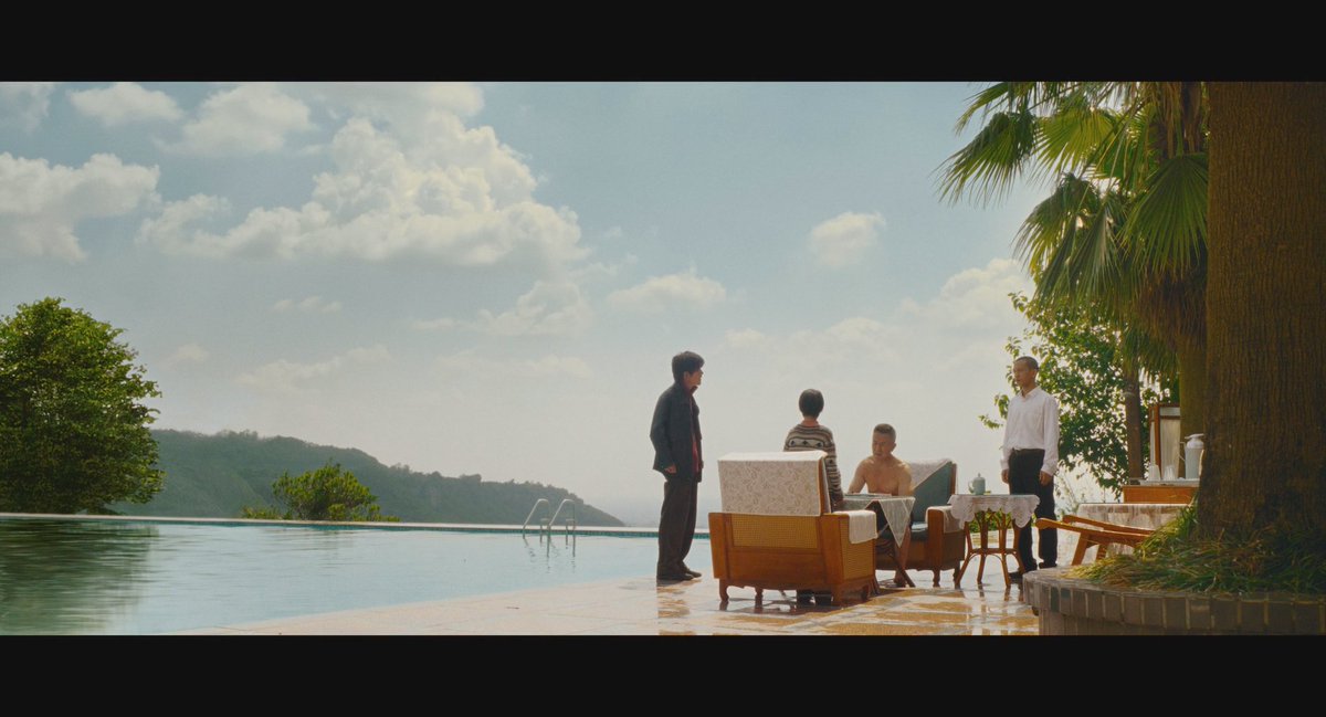 papierlilies's tweet photo. We're in a pivotal time in cinema, as new capitalism-fueled technologies and different forms of communication make the future of the medium uncertain. I'm not sure if it's because of the baggage in my mind that Bi Gan's celebration of the art form feels like a eulogy. (...) https://t.co/GBRvaDhkpp