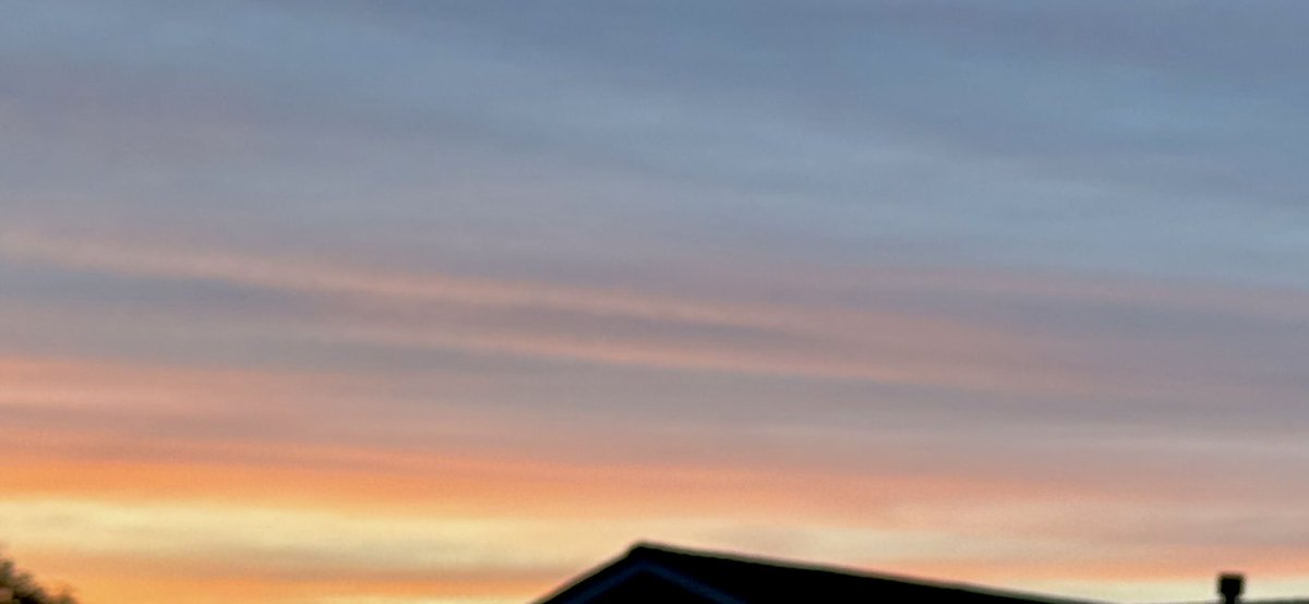 jonimarielew's tweet image. Clouds after sunset. #desert #Nevada #clouds #colors