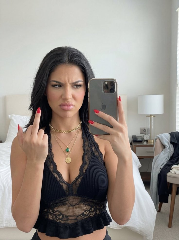 Selinavareez tweet media