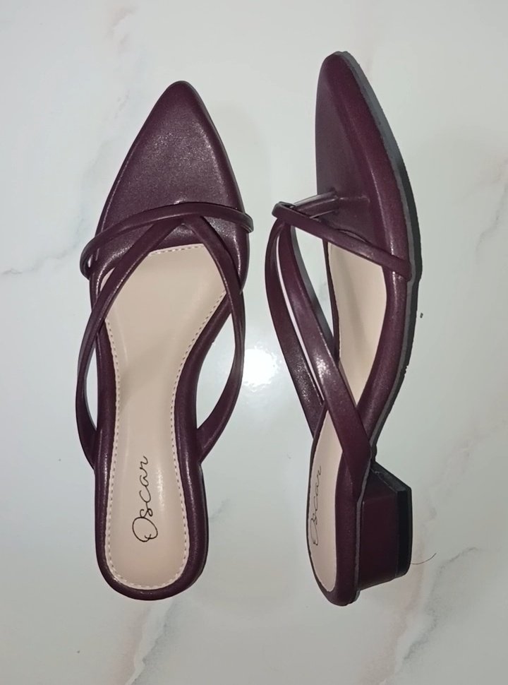 bumbloombee's tweet photo. burgundy heels 👡✨️ https://t.co/t5L3KykUNW