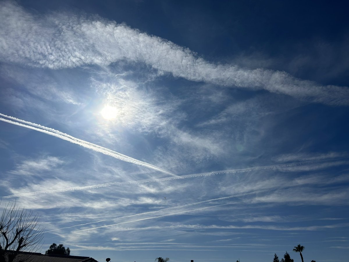 KrissyKay08's tweet photo. @RainmakerCorp If Geoengineering is NOT a thing….what are these in Bakersfield?  This is nearly every day! https://t.co/ehRgKtUw9D