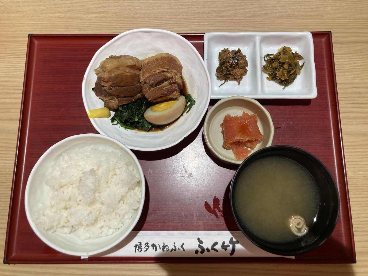 ayudabe's tweet image. 東京都千代田区  東京駅  一番街 にっぽんグルメ街道B1F 博多かねふく ふく竹東京駅店  豚角煮御膳  #ふく竹  #東京  #tokyo  #東京駅  #auPAY  #豚角煮  明太子も角煮も食べられるので迷わずこれにした.