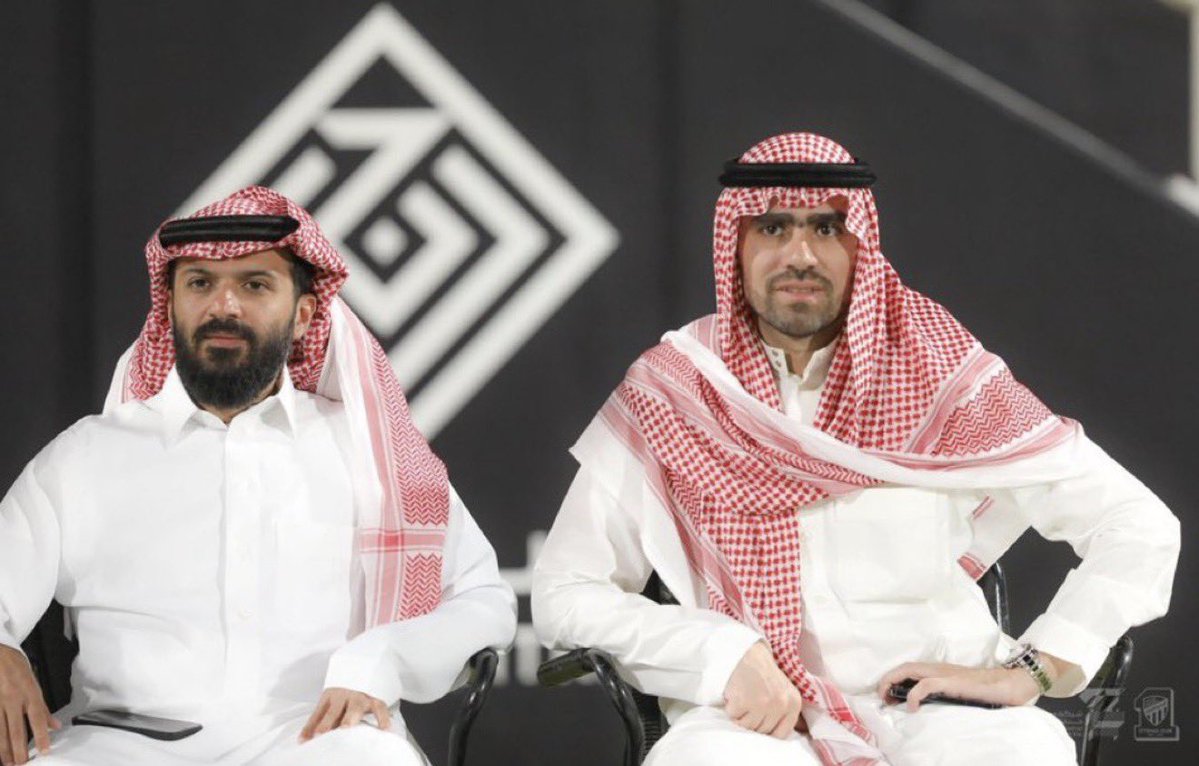 تـايقر tweet media