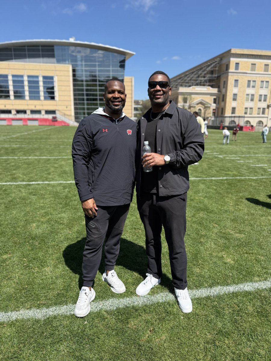 CoachJ_Everett's tweet photo. My Day1💯… Always appreciate you @_deverett  #BigBro https://t.co/foEoEpvtvl