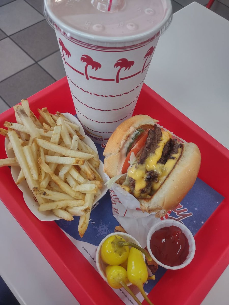 ᶠᵃⁿ In-N-Out Burgers tweet media