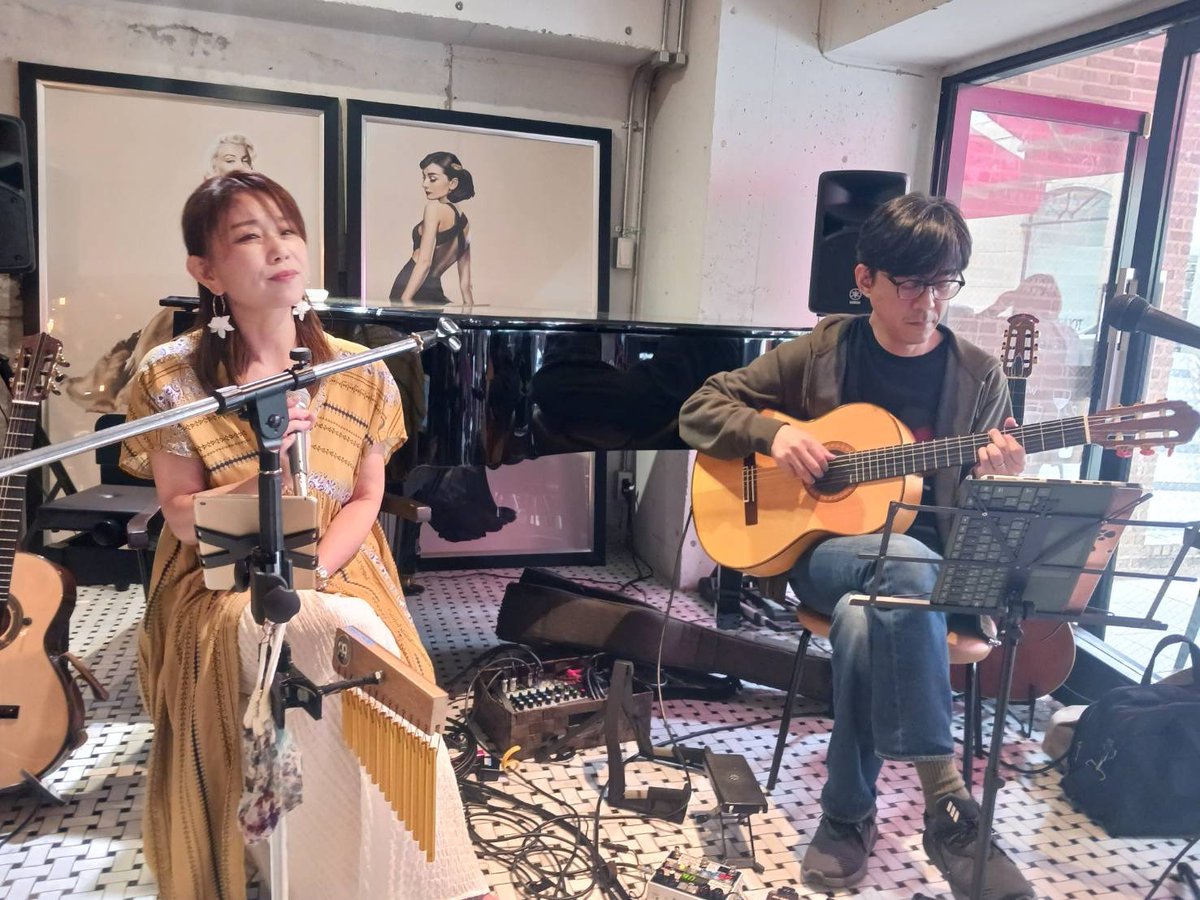 shino_suncok's tweet image. 昨日の心斎橋のレストランJAZZ BERRYでの アフタヌーンボサノバLIVEは、

ご予約に加えて、サプライズで2組もお越し下さり、とても嬉しいLIVEになりました❣️😌✨✨

ありがとうございました！
次回は7月にこちらで演奏予定です🎵✨✨✨

#ボサノバ
#SunsetCocktail 
#サンセットカクテル
#jazzberry