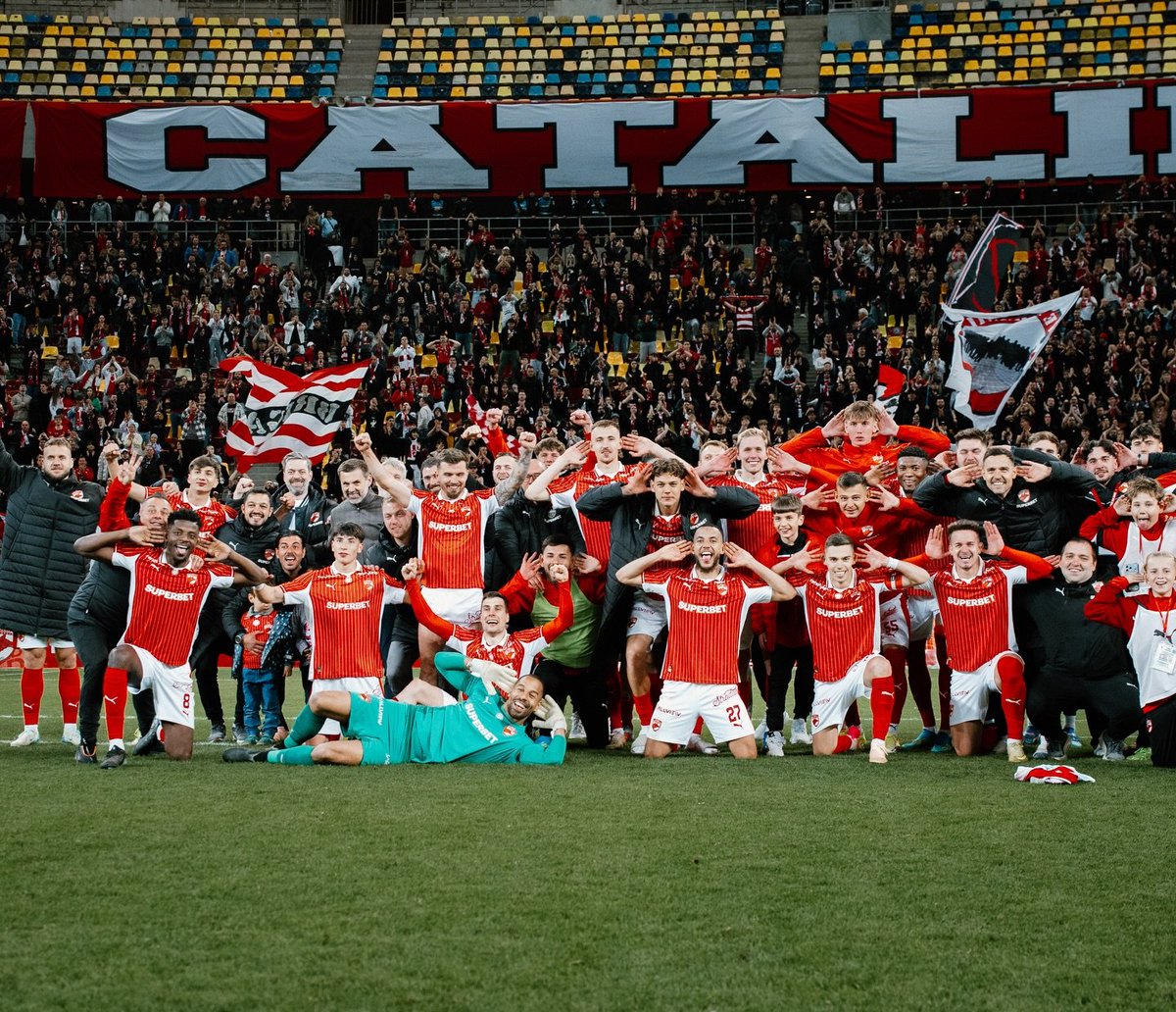 DaniMiste tweet media